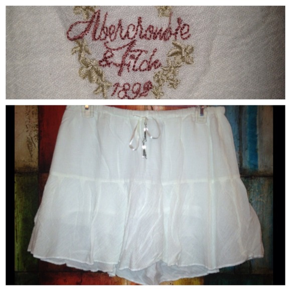 A&F Textured White Mini Skirt - Picture 2 of 4