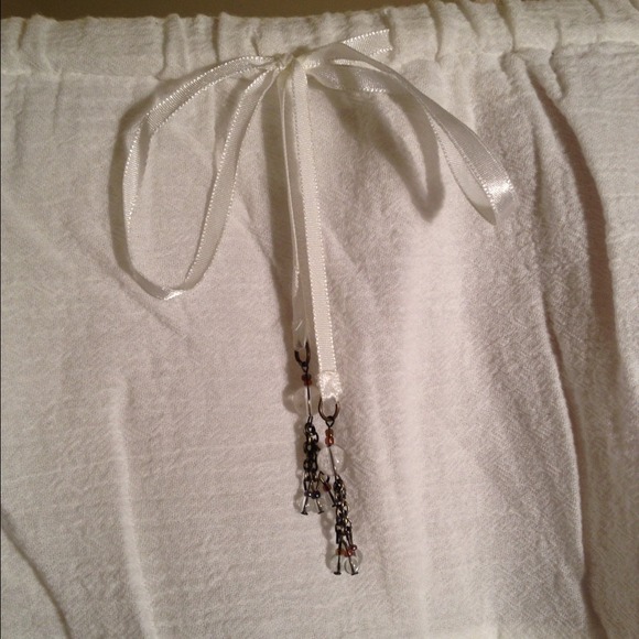 A&F Textured White Mini Skirt - Picture 4 of 4