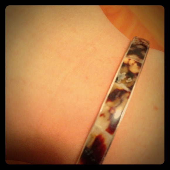 Metal bangle bracelet
