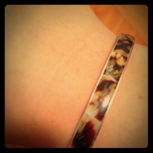 Metal bangle bracelet