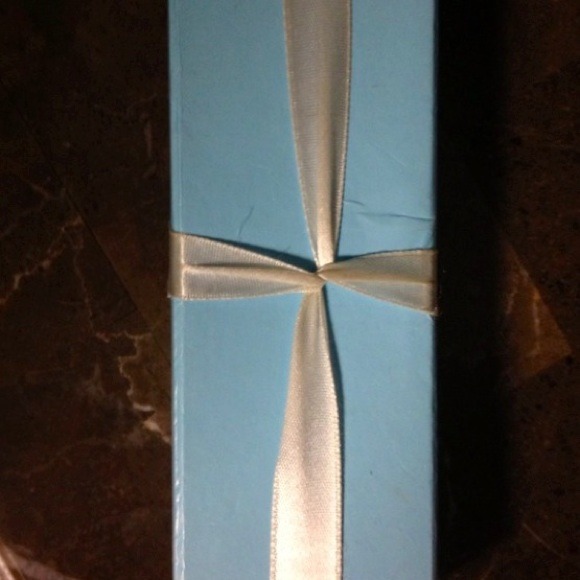 Still in box, bnwot! .925 bracelet and earrings. - Picture 2 of 2