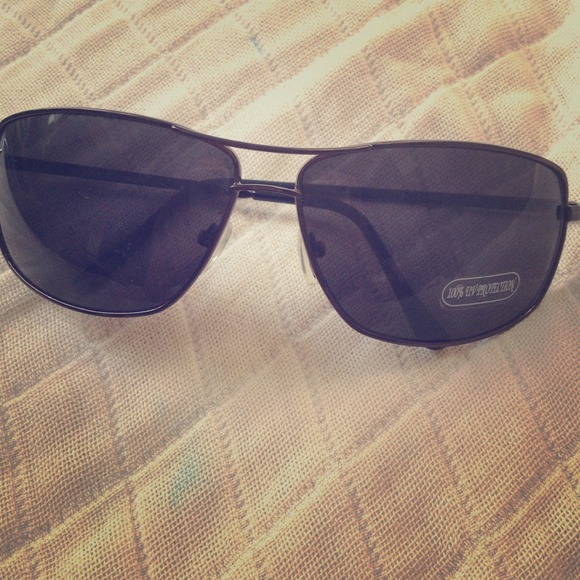 Cool sunglasses *100% UV PROTECTION* - Picture 1 of 3