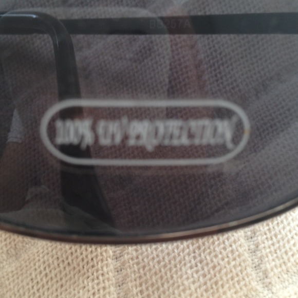 Cool sunglasses *100% UV PROTECTION* - Picture 2 of 3