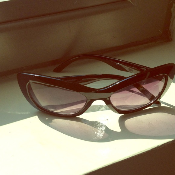 'Cat Eye' sunglasses 😄REDUCED😀 - Picture 1 of 3