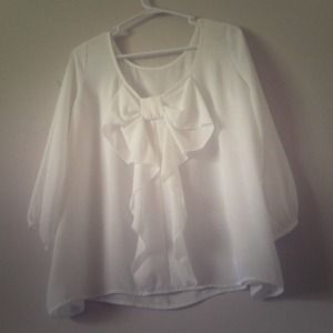 ❌BUNDLED❌Yetts white bow back top