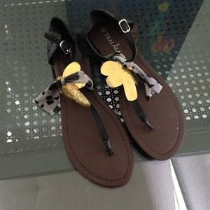 Flat sandals, unique design... Brand new!