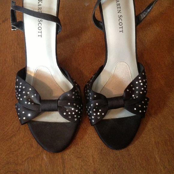 🌟 Adorable sparkly black heels!