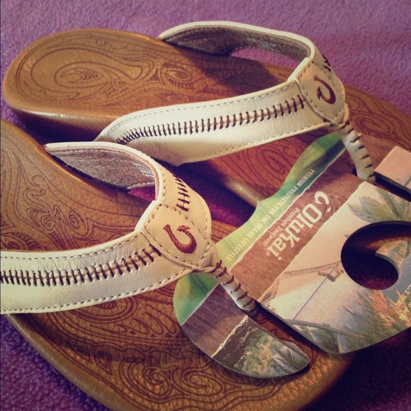 olukai leather flip flops womens