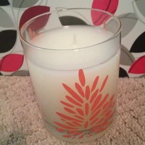 Thymes 9oz candle