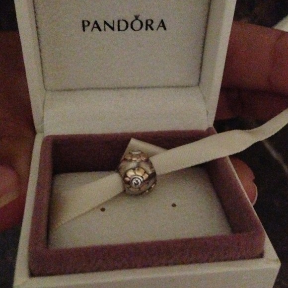 ❤️SOLD❤️Pandora flower charm with cubic zirconia