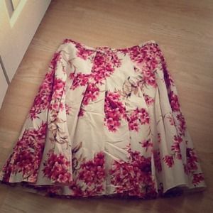 Floral pleated skirt