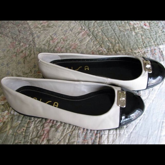 Two tone flats