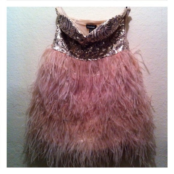 ❗️SOLD ❗️Beautiful Sequin & Feather dress by Bebe! - Picture 4 of 4