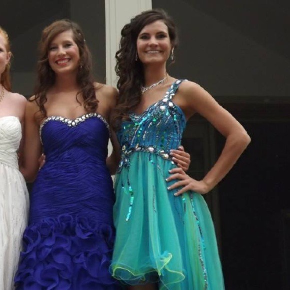 Beautiful turquoise and green prom dress! - Picture 2 of 4