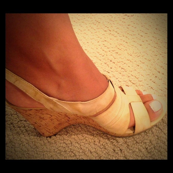 🚫SOLD❗️Nine West Wedges