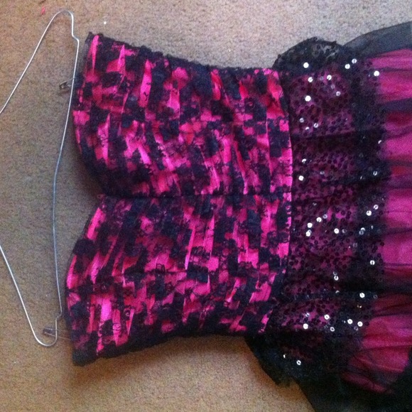Dress - Picture 3 of 5