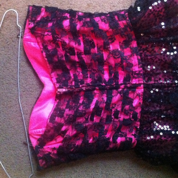 Dress - Picture 4 of 5