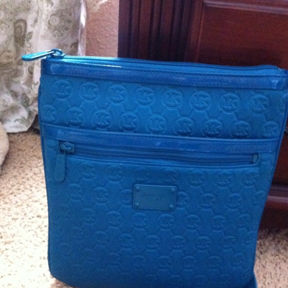 Michael Kors turquoise neoprene cross body SOLD!!! - Picture 1 of 4