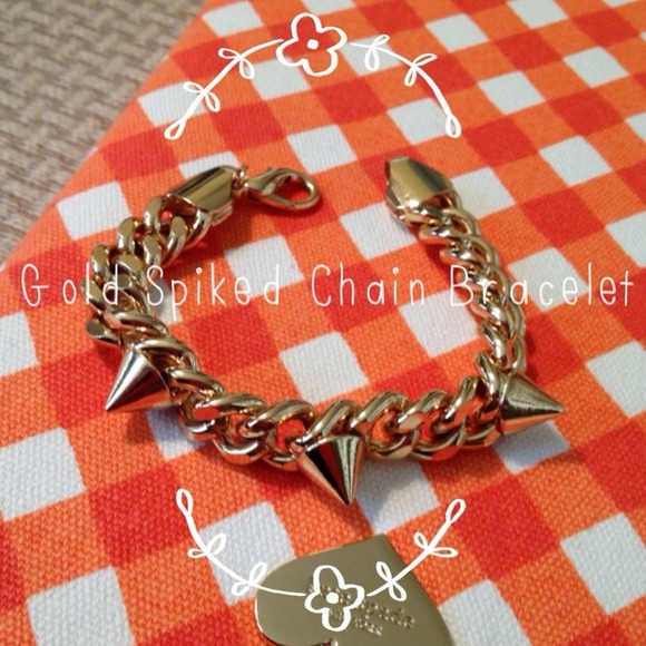 🔴Sale🔴🎉Host Pick🎉Gold Spike Chain Bracelet
