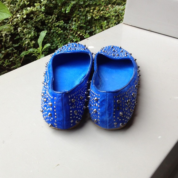 ⚡SALES⚡ALDO studded flats in navy - Picture 3 of 3