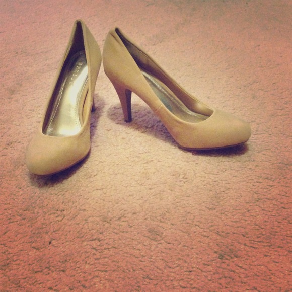 Taupe pump shoes