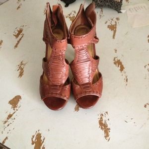 Cute chestnut brownish heels