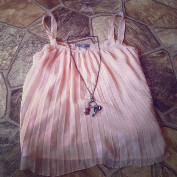 Tops - Baby pink flowy shirt