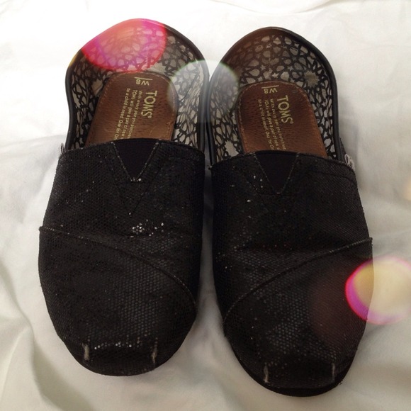 🔥Black glittery TOMS🔥