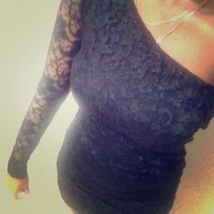 Black one shoulder w lace arm short dress