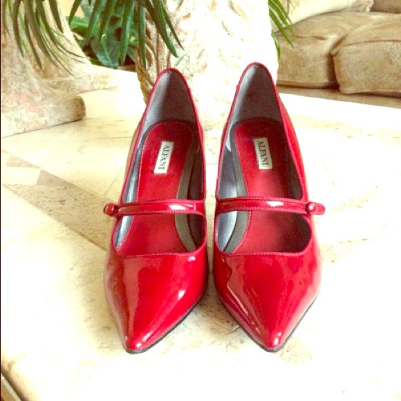 ❌SOLD❌🎉Host Pick🎉RED ALFANI PUMPS