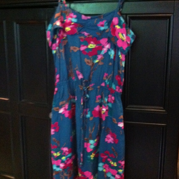 Green dress with pink flower and bow