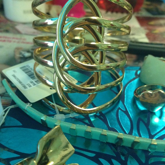 Jewelry bundle - Picture 2 of 4
