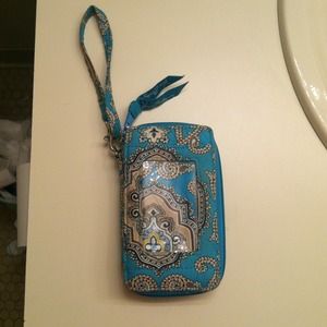 Blue Vera Bradley wristlet !! Great Condition