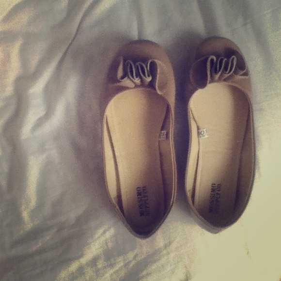 Nude flats