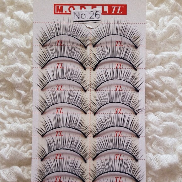 False Eyelashes #26 - Picture 2 of 4