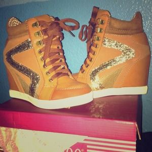 Sneaker wedges