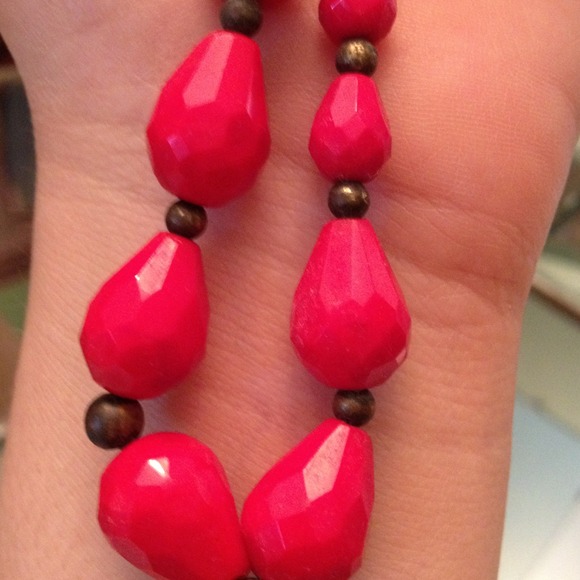 Red antique cut crystal...amazing detail - Picture 3 of 4