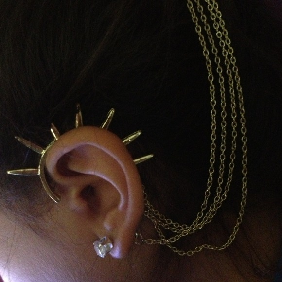Traded@Mmazarie Revet and Chain Earring with comb - Picture 2 of 3