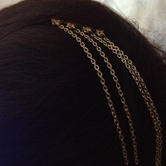 Traded@Mmazarie Revet and Chain Earring with comb - Picture 3 of 3