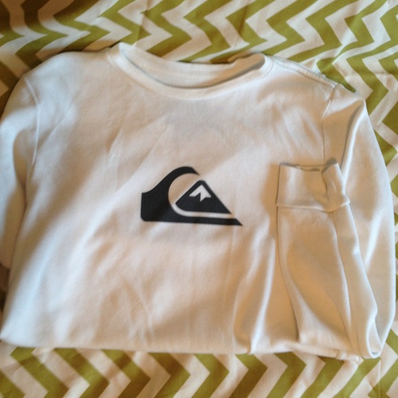 Long sleeve thermal men's quicksilver shirt. NWOT.
