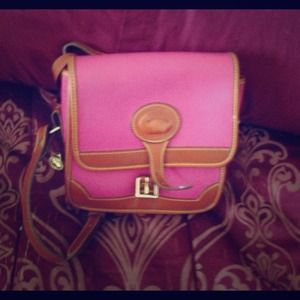 Dooney & Bourke handbag in All weather leather.