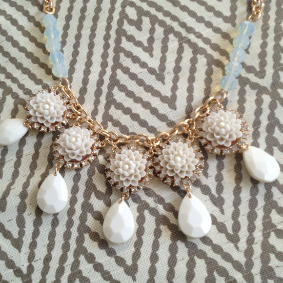 RESERVE White Floral Crystal Statement Necklace - Picture 2 of 4