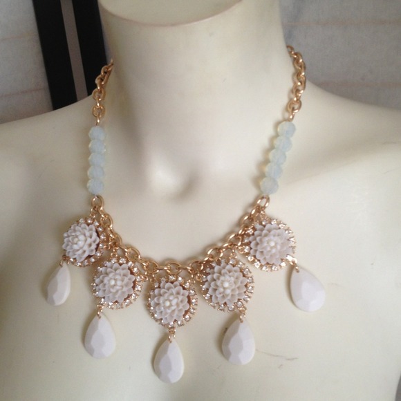 RESERVE White Floral Crystal Statement Necklace - Picture 4 of 4