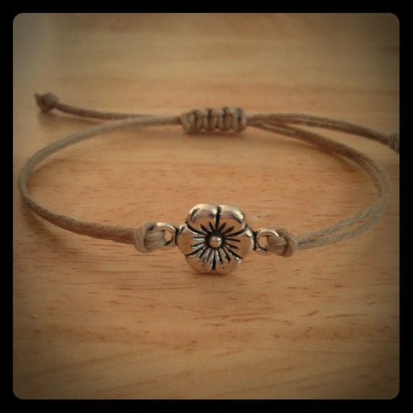Adjustable Flower Natural Hemp Bracelet