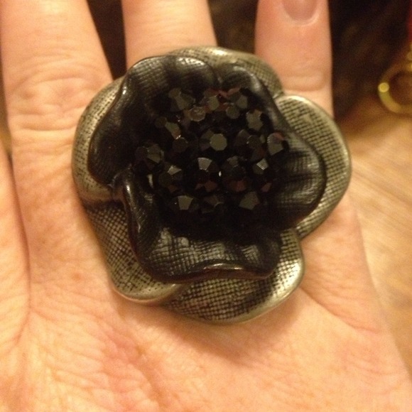 Cute expandable flower ring