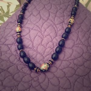 Vintage black necklace w/ beautiful accent beads!