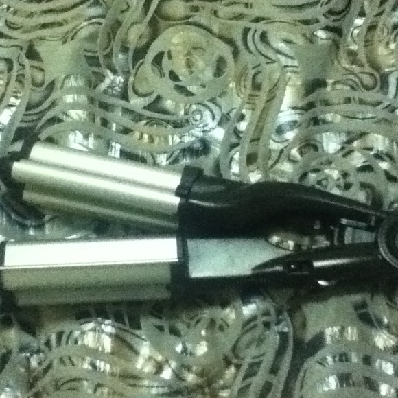 Pro Beauty Styling waver. <3 - Picture 2 of 2