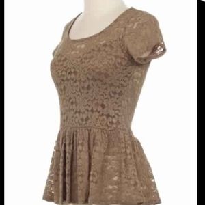 🚫SOLD IN BUNDLE🚫Mocha Lace Peplum Top!