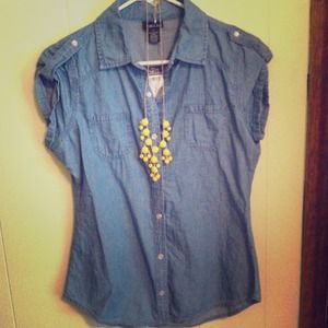Denim sleeveless shirt