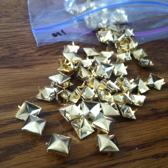 Gold Pyramid Studs DIY - 100 pcs